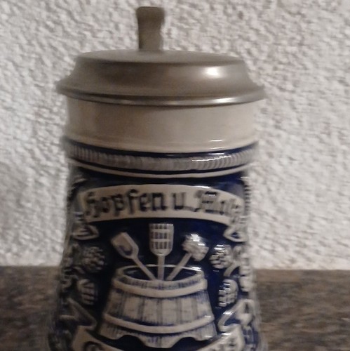 Blau weißer steingut bierkrug - blau-weißer,